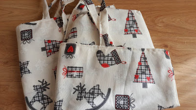 DIY Reusable Christmas Gift Bags DIY Reusable Christmas Gift Bags