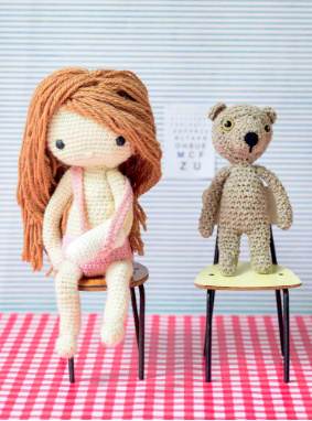 Crochet pattern amigurumi doll girl with broken arm and teddy bear