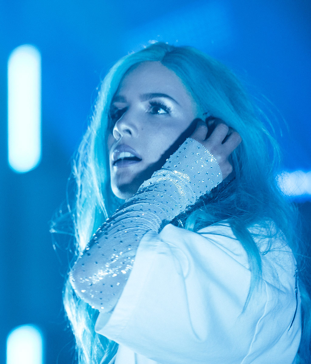 This Is Define 20 Facts About Singer Halsey