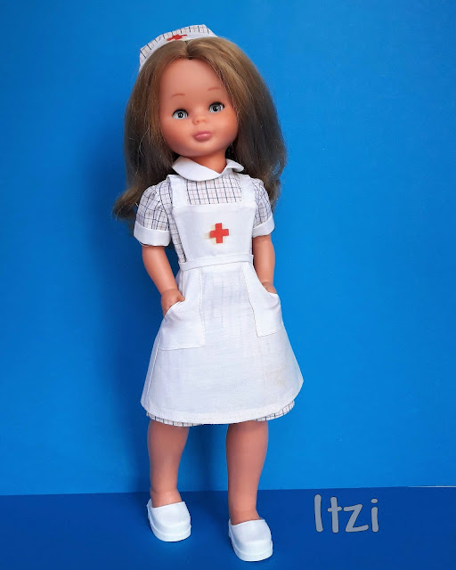 Conjunto Enfermera de Ninua , creaciones marco para muñeca Nancy de Famosa