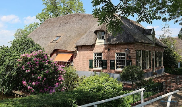 Khám phá ngôi làng tuyệt đẹp như cổ tích ở Hà Lan