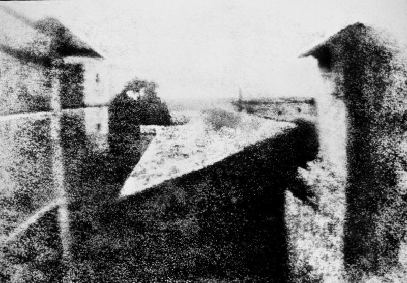40 Unbelievable Historical Photos - The First Photograph Ever [France, 1826]