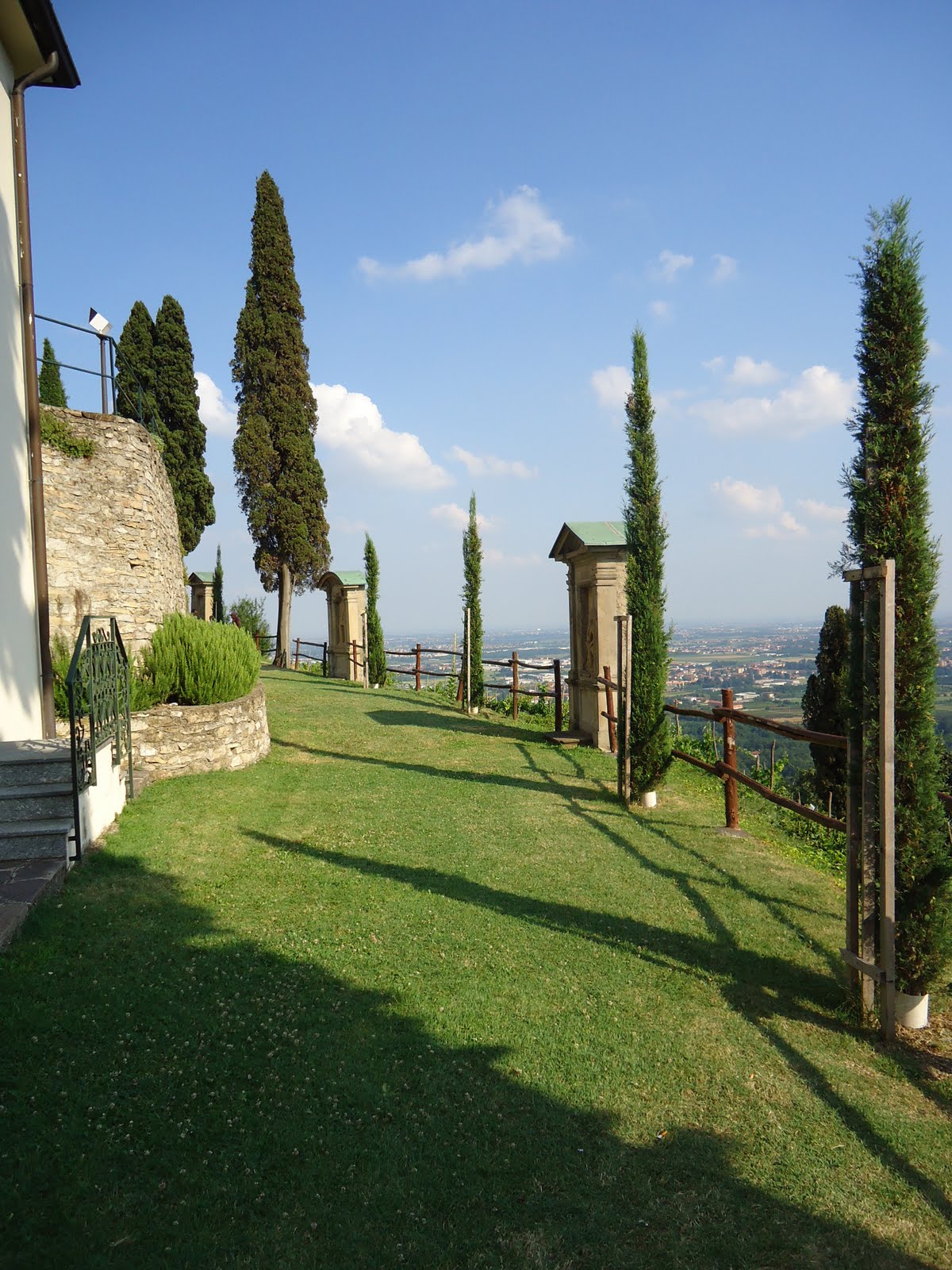 innocenti evasioni: Montevecchia. Lecco. Lombardia
