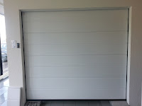 Ralf & Natalie's Baublog: Dachsteine sind eingetroffen und Garagentor