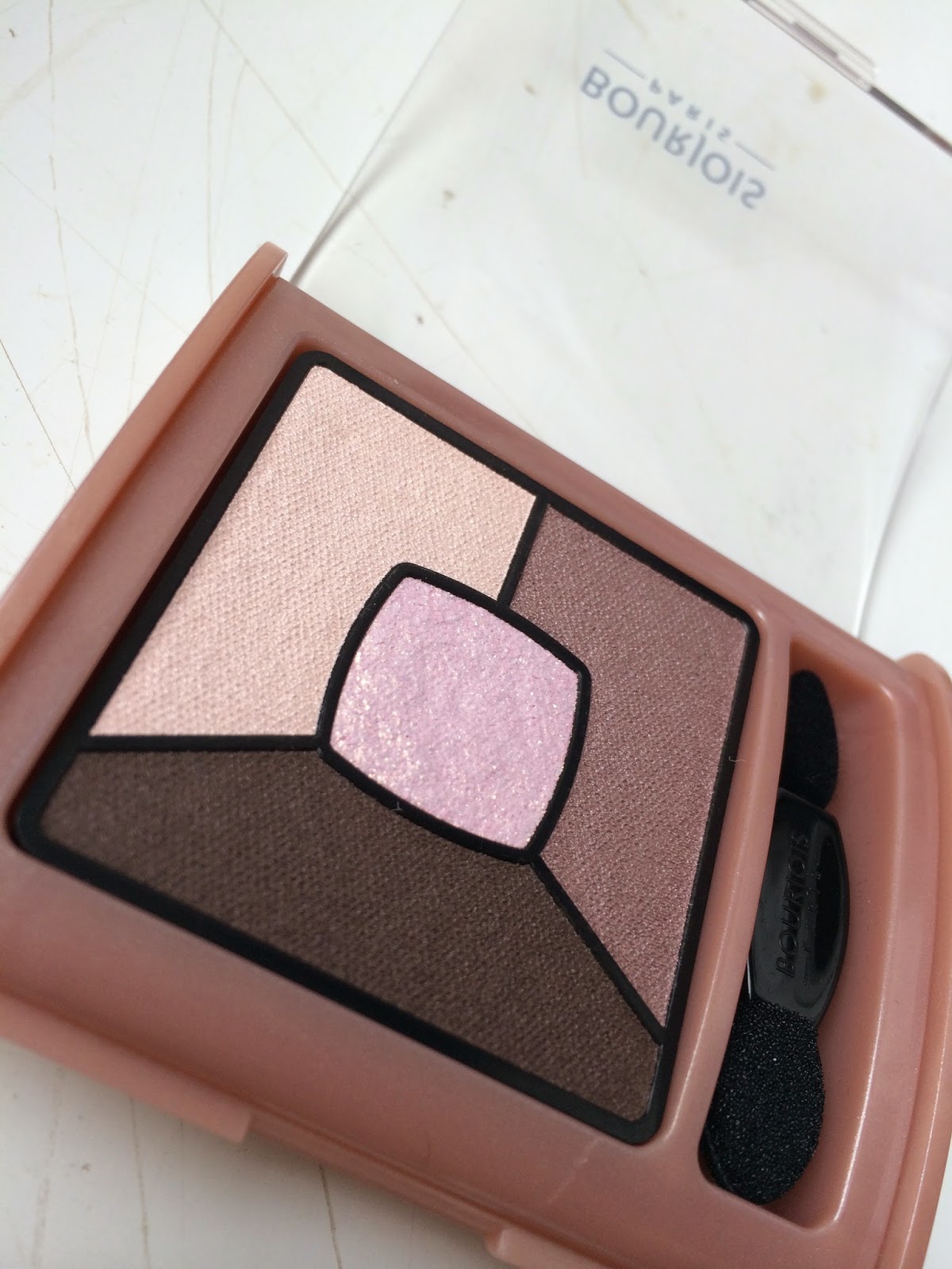 Bourjois-Quad-Smoky-Stories-eyeshadow-over-rose-review