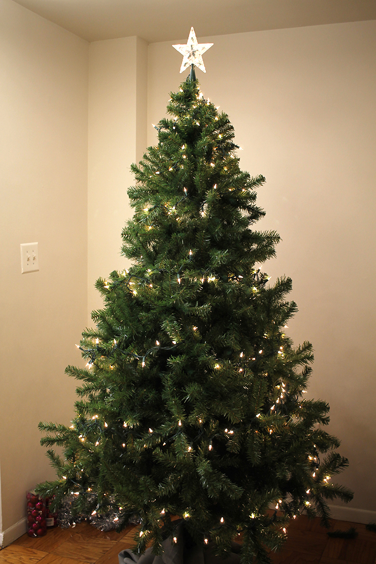 How to decorate the perfect Christmas tree in 10 steps (and dismantle