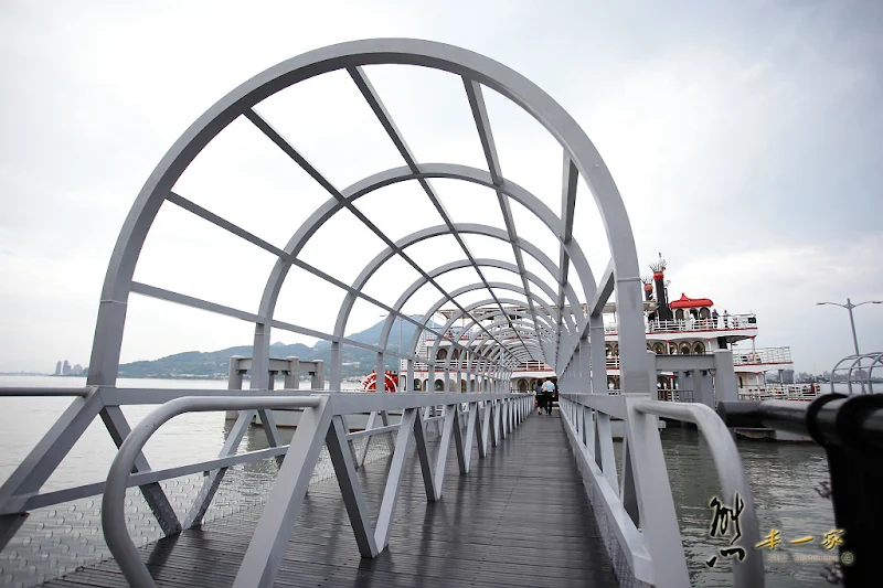 捷運關渡站搭遊輪賞景-大河之戀皇后號-仿馬克吐溫號明輪