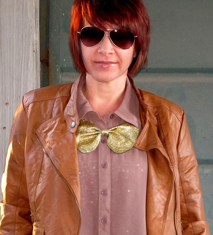 WobiSobi Glitter, Bow Tie Necklace, DIY