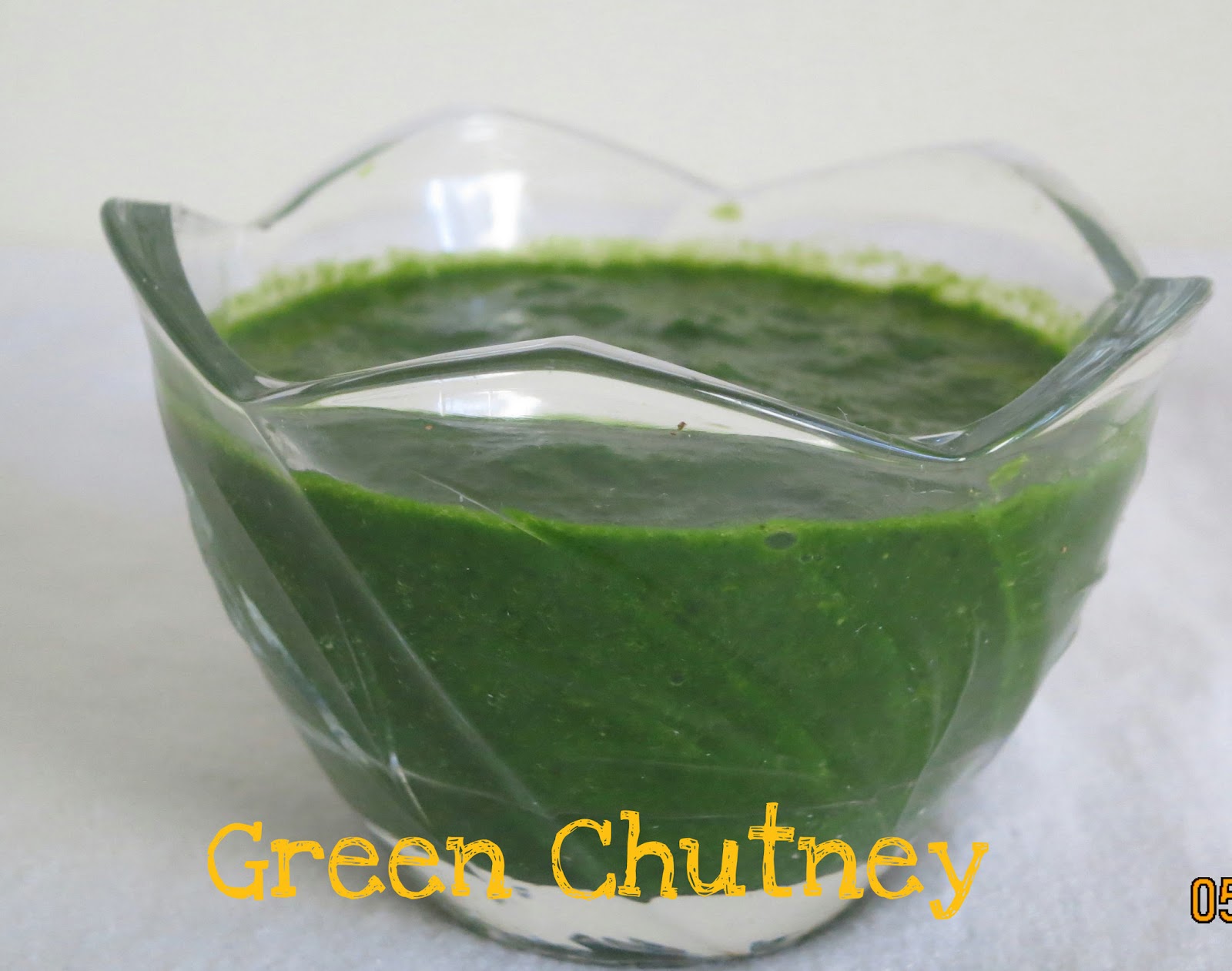 Simply Delicious Green chutney for chaat (Mint Coriander Chutney)