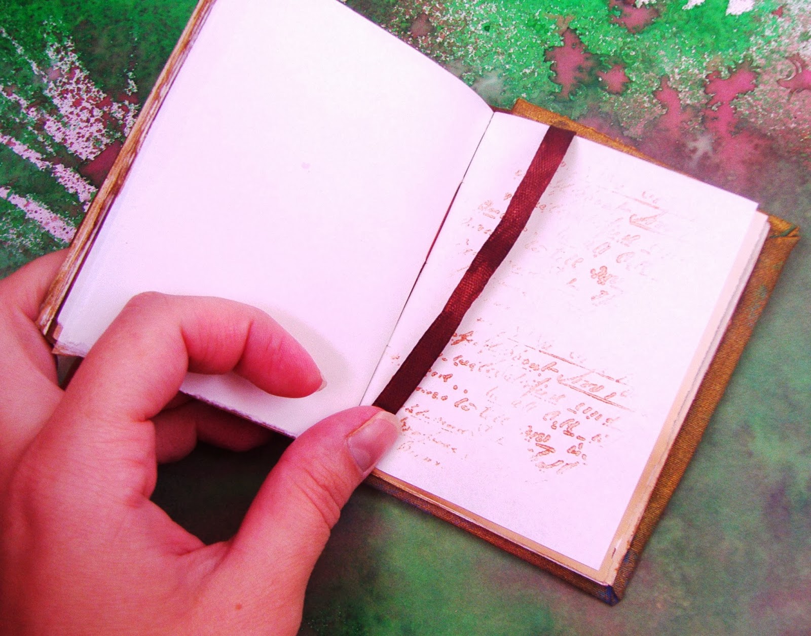 Необычные блокноты внутри. Книга уничтожь меня. Стильный блокнот. Блокнот мой мир. Мир в блокноте.