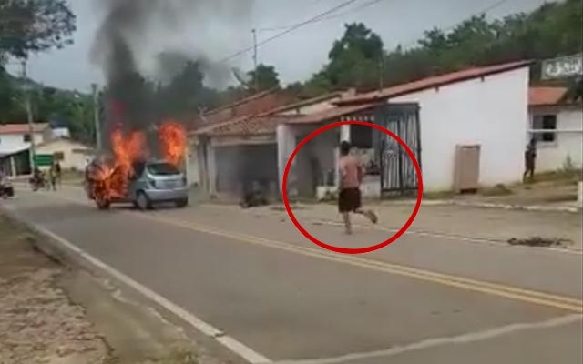Após traição, homem incendeia carro, entra no veículo e morre carbonizado; vídeo
