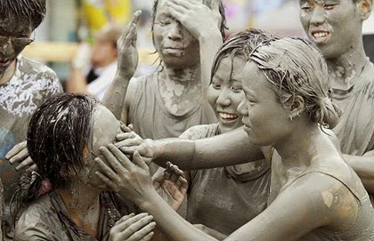 เทศกาลโคลนโพเรียง (Boryeong Mud Festival)