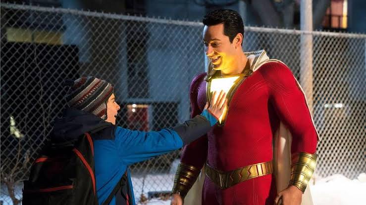 CRÍTICA DE ESTREIA | SHAZAM! CRÍTICA DE ESTREIA | SHAZAM!