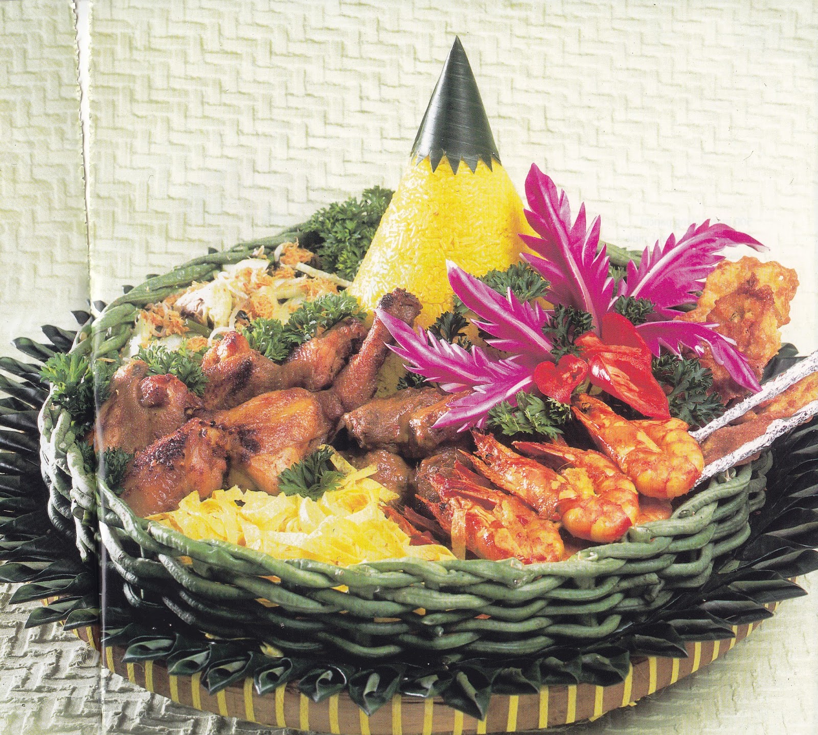 Cara Membuat Tumpeng: TUMPENG KUNING KREASI 1