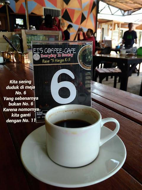 Cerpen: Menunggumu di EIS Coffe Cafe Pontianak