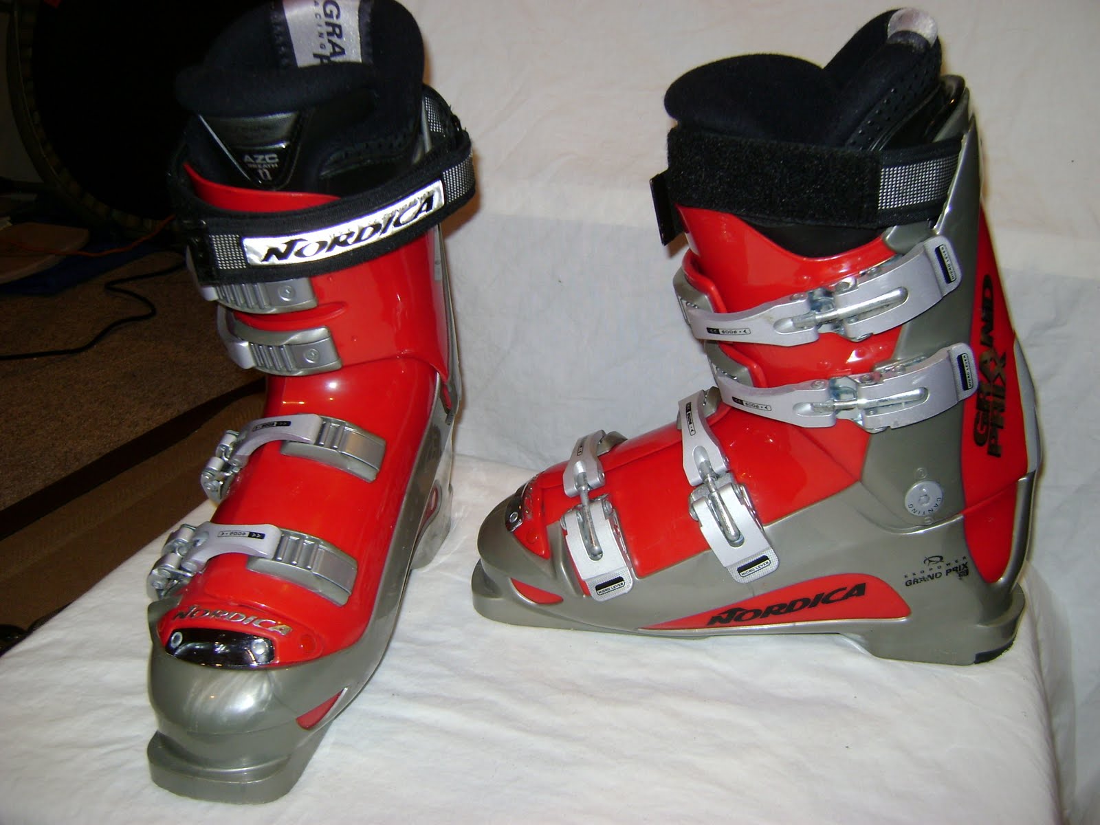 Adventures In Ebay: Pair of Nordica Ski Boots