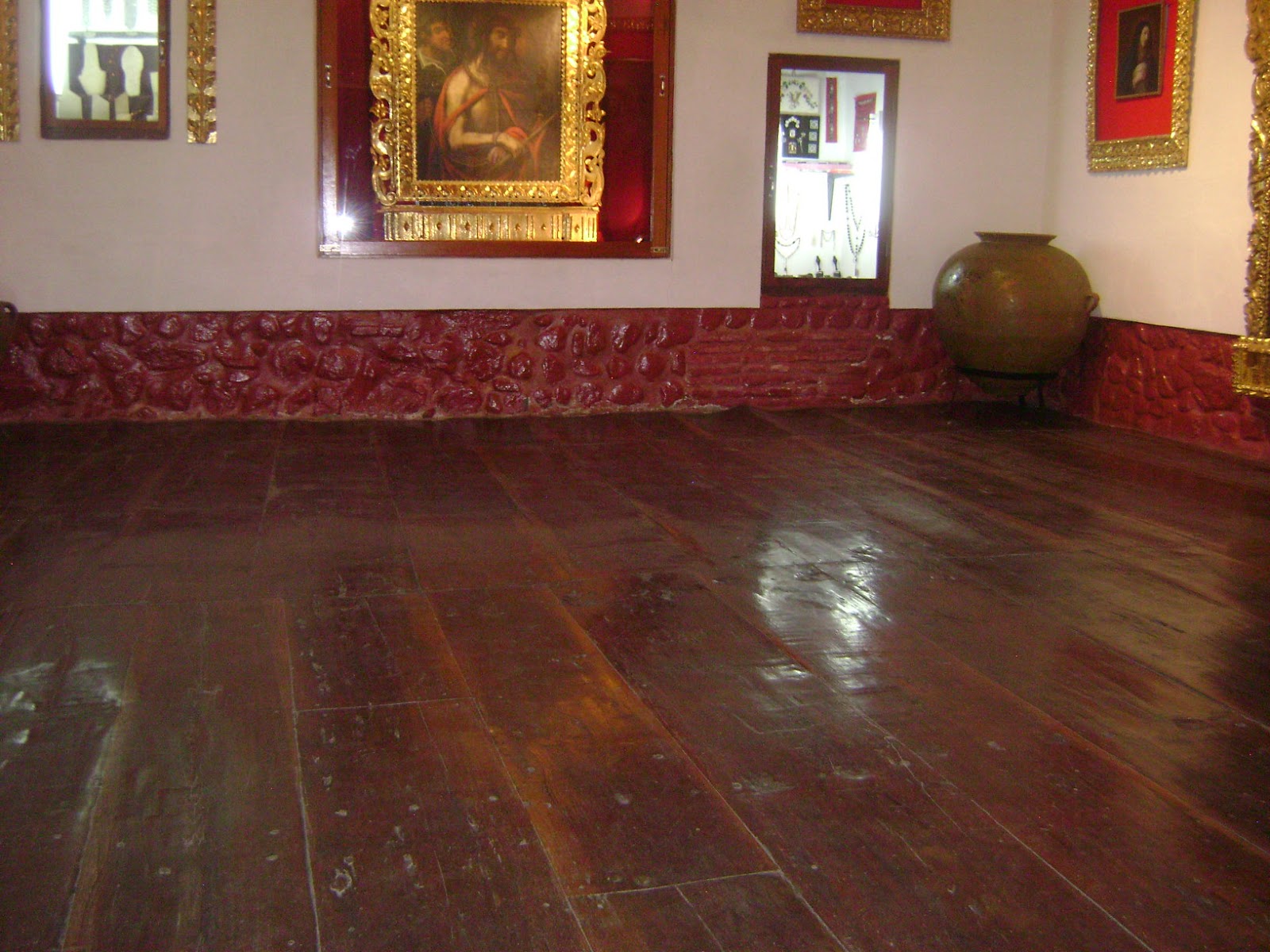 Museo Santa Teresa - Potosí - Bolivia: SALA DEL RECREO