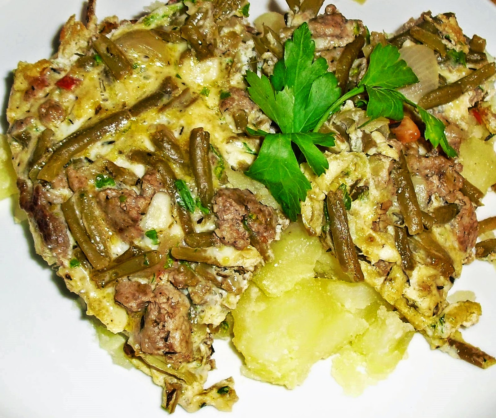 Futtern wie bei Muttern: Scharfes Hackfleisch mit Bohnen in Rührei gebettet Futtern wie bei Muttern: Scharfes Hackfleisch mit Bohnen in Rührei gebettet