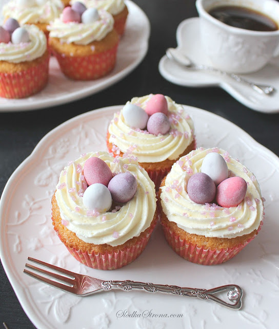 Wielkanocne Babeczki z Jajeczkami - Przepis - Słodka Strona