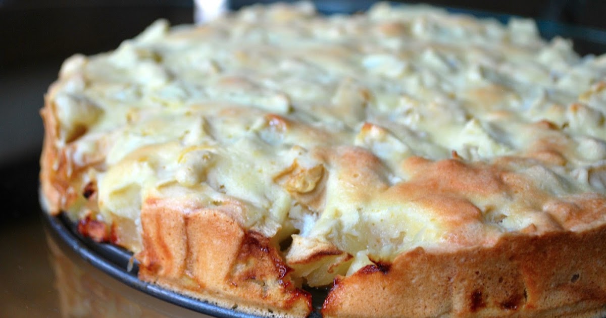 The Hungry Lightweight: Sharlotka: Russian Apple Cake