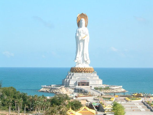THE TALLEST STATUE IN THE WORLD