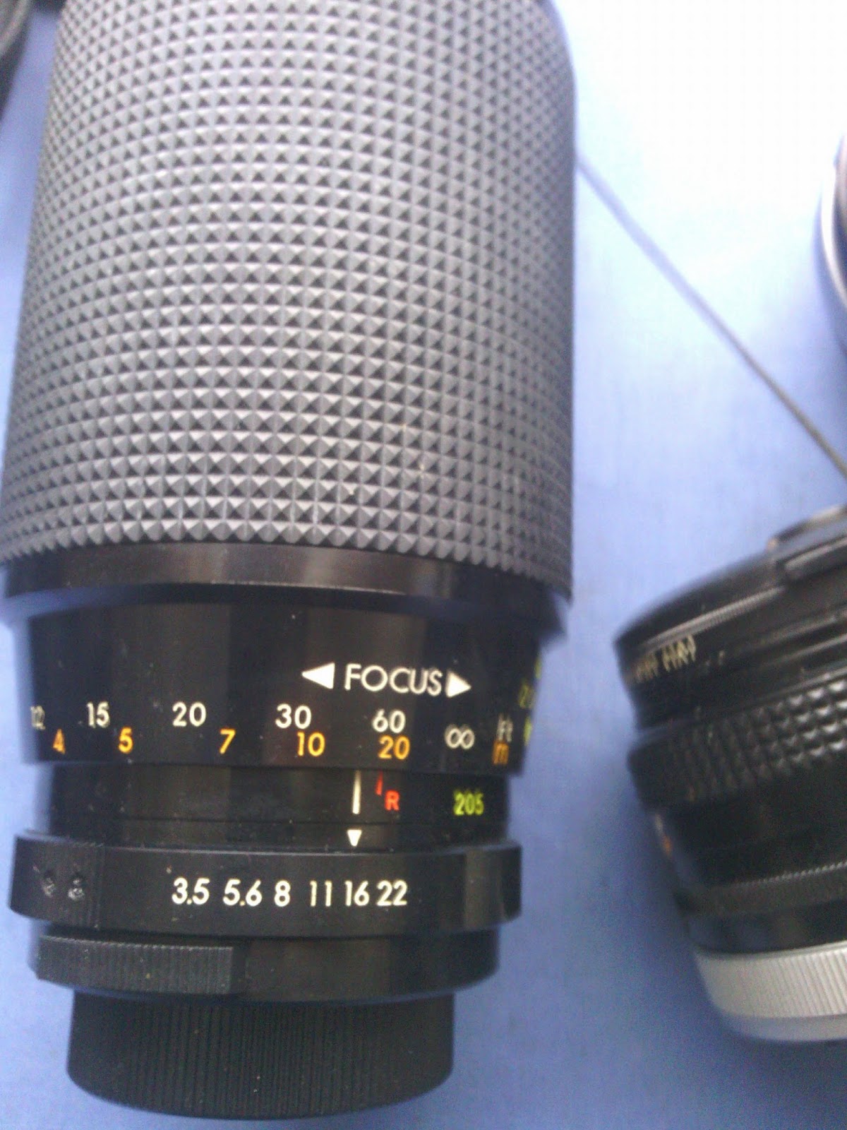 ANTIQUES AND COLLECTIBLE FOR SALE VINTAGE 35 mm camera lens long and