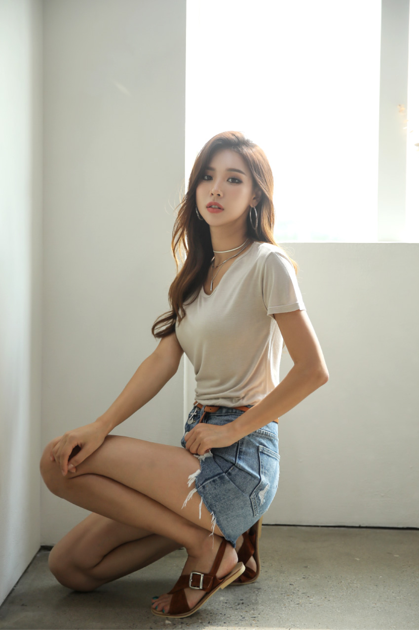 Lee Chae Eun - Jeans Set - 08.2017