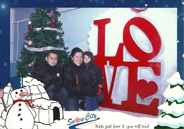 Daddy, Mama & Kecil in front of LOVE and christmas tree