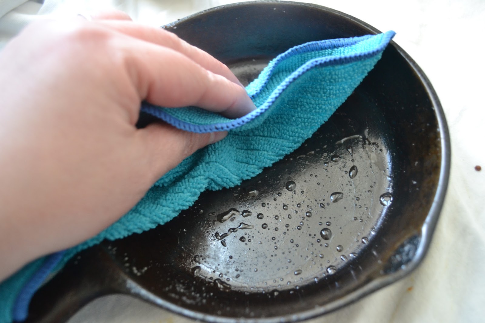 TIP GARDEN: How to Clean a Cast Iron Pan