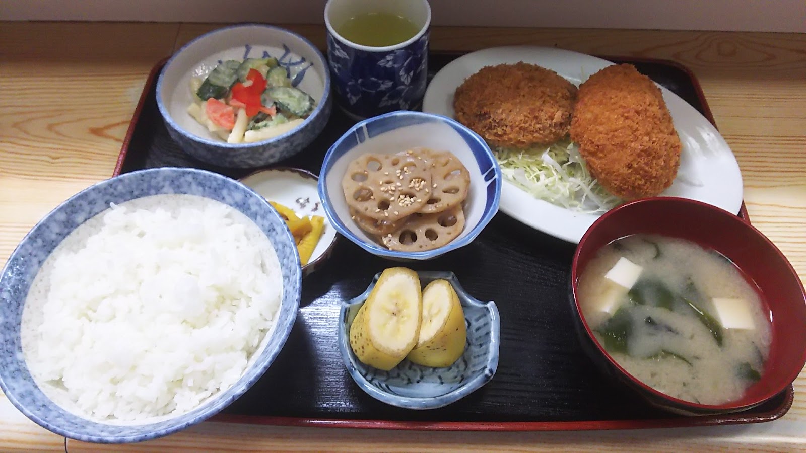東新宿 ふる里 コロッケ メンチ定食 新宿あたりのランチのブログ