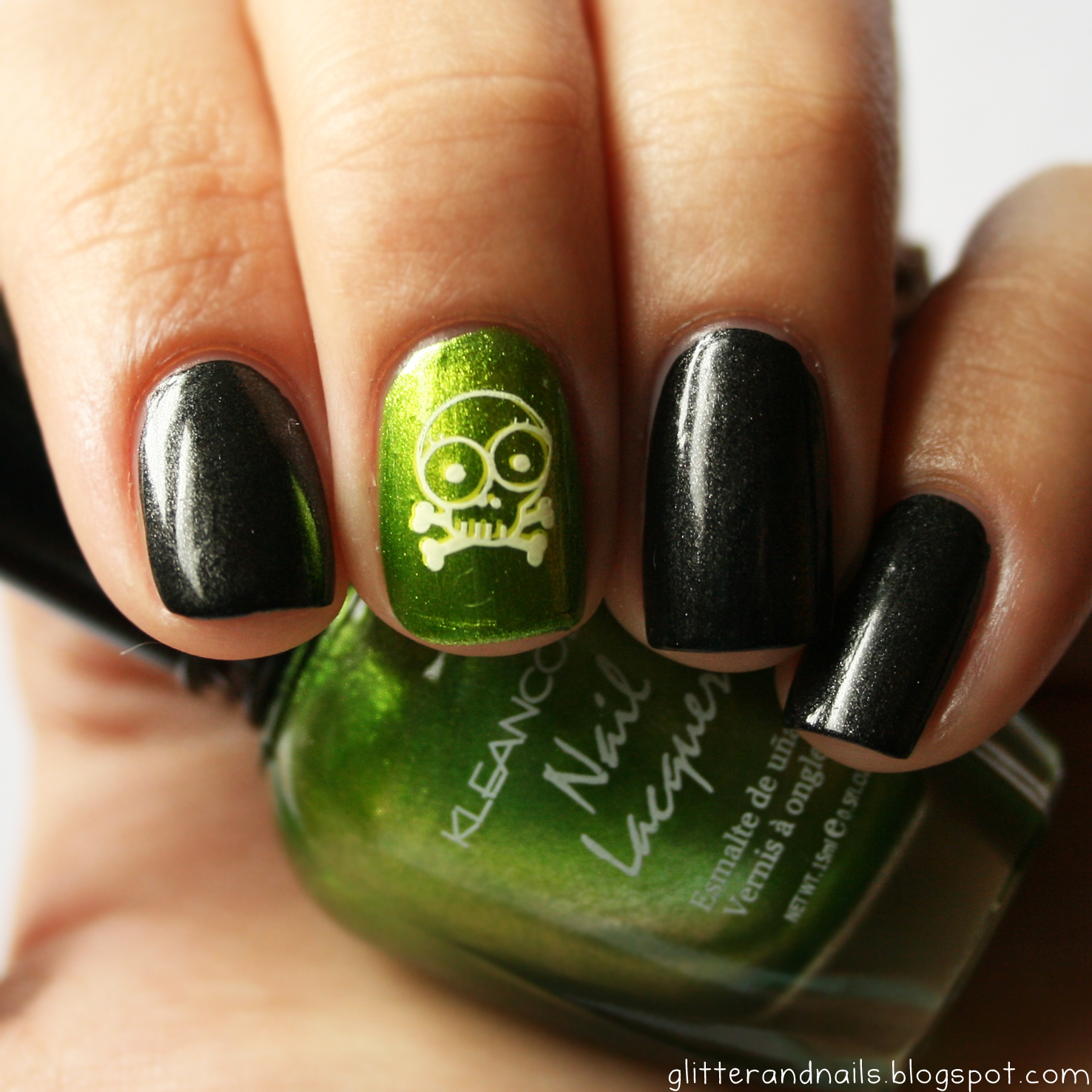 Glitter and Nails: Kleancolor Metallic Black + Green