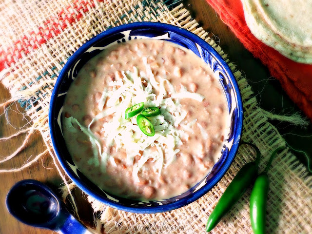 how to make authentic Mexican refried beans - lacocinadeleslie.com