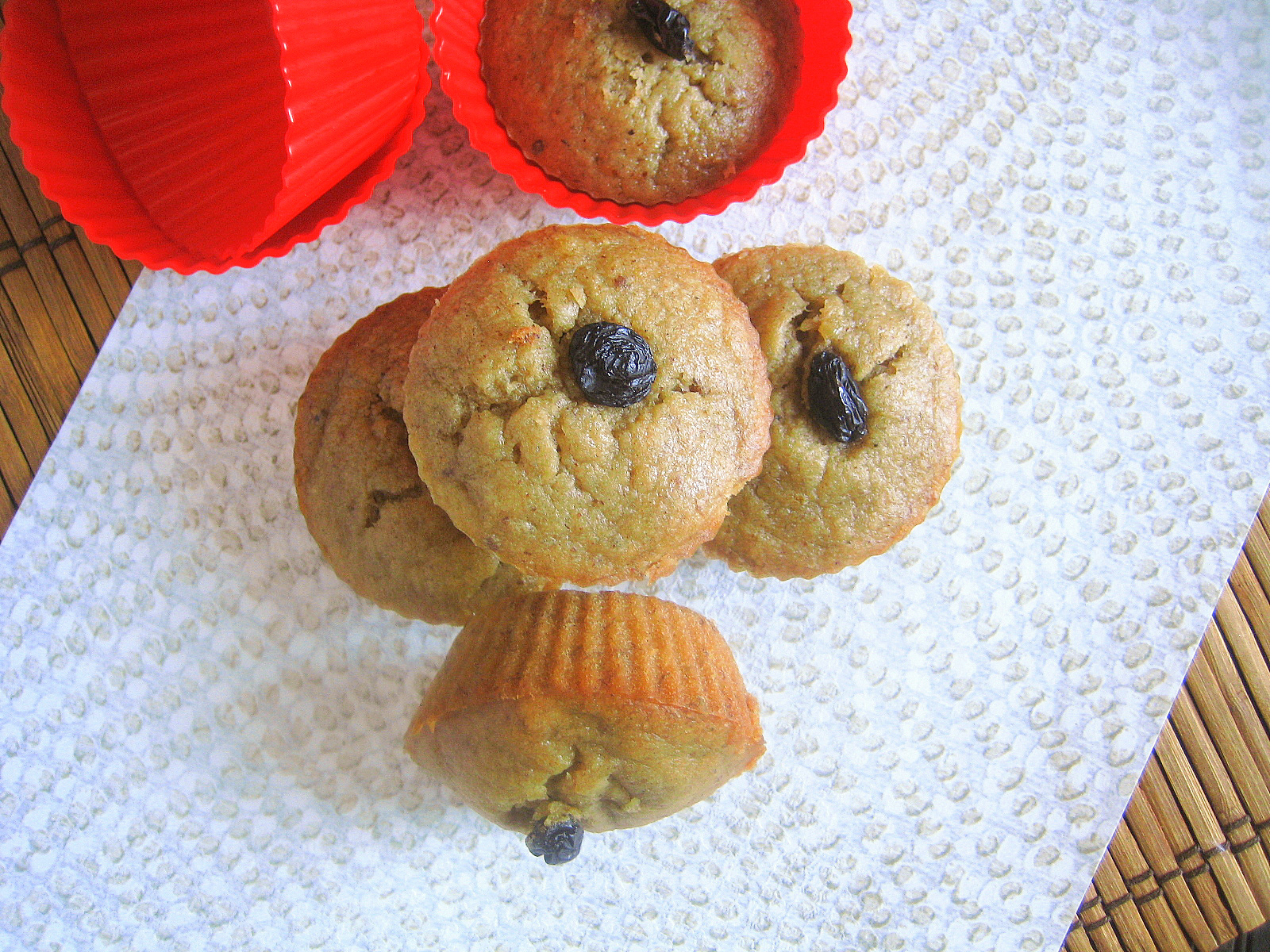 madhuri's kitchen healthy banana oatmeal muffins with yogurt / quick