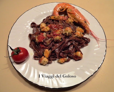 ricette di pasta fresca ... tagliatelle al cacao con gamberoni e mazzancolle ...