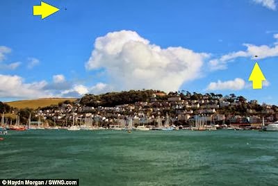 A Pair UFOs Photographed By Former Navy Man in Coastal Town of Kingswear (UK) - October 2013