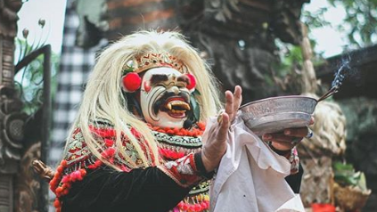 Hubungan Hukum Hindu Dengan Budaya Adat Istiadat Dan Kearifan Daerah Setempat Mutiara Hindu