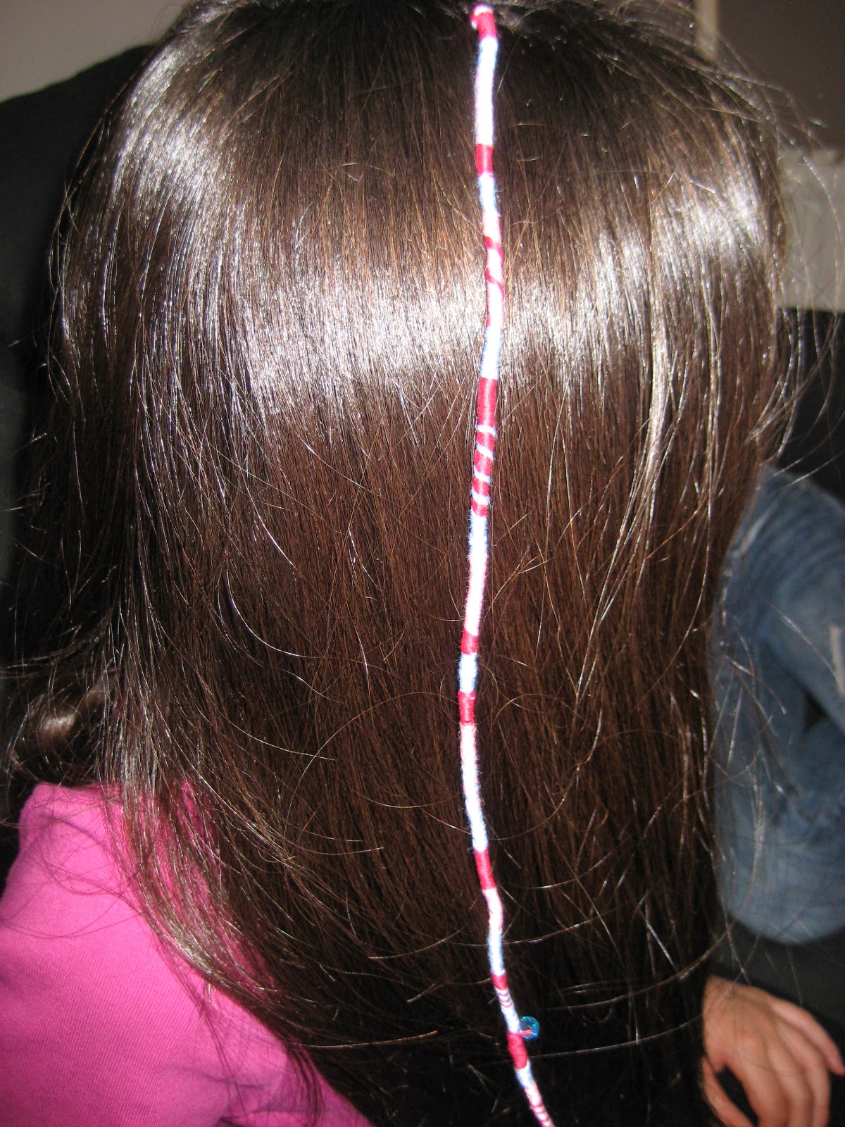 S Attacher Les Cheveux Avec Un Crayon