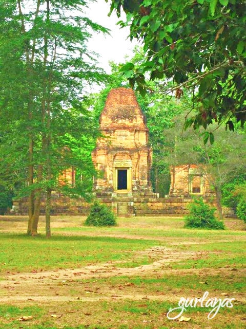 lesser temple Baksei Cham Krong by gurlayas.blogspot.com