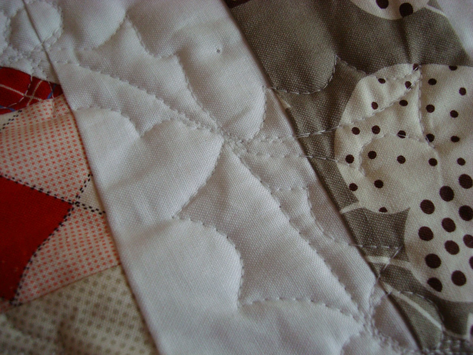 Christmassy free motion quilting / CHARM ABOUT YOU