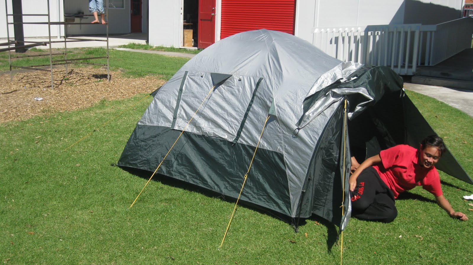 Hajira How to pitch a tent