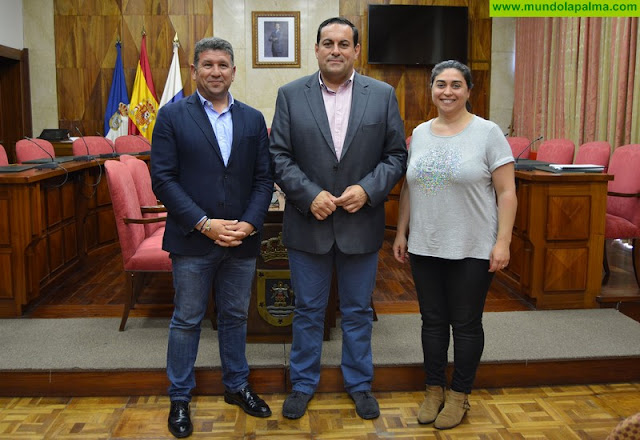 Cabildo, Ayuntamiento y Gobierno de Canarias se comprometen con la instalación de una grúa para embarcaciones pesqueras en Fuencaliente