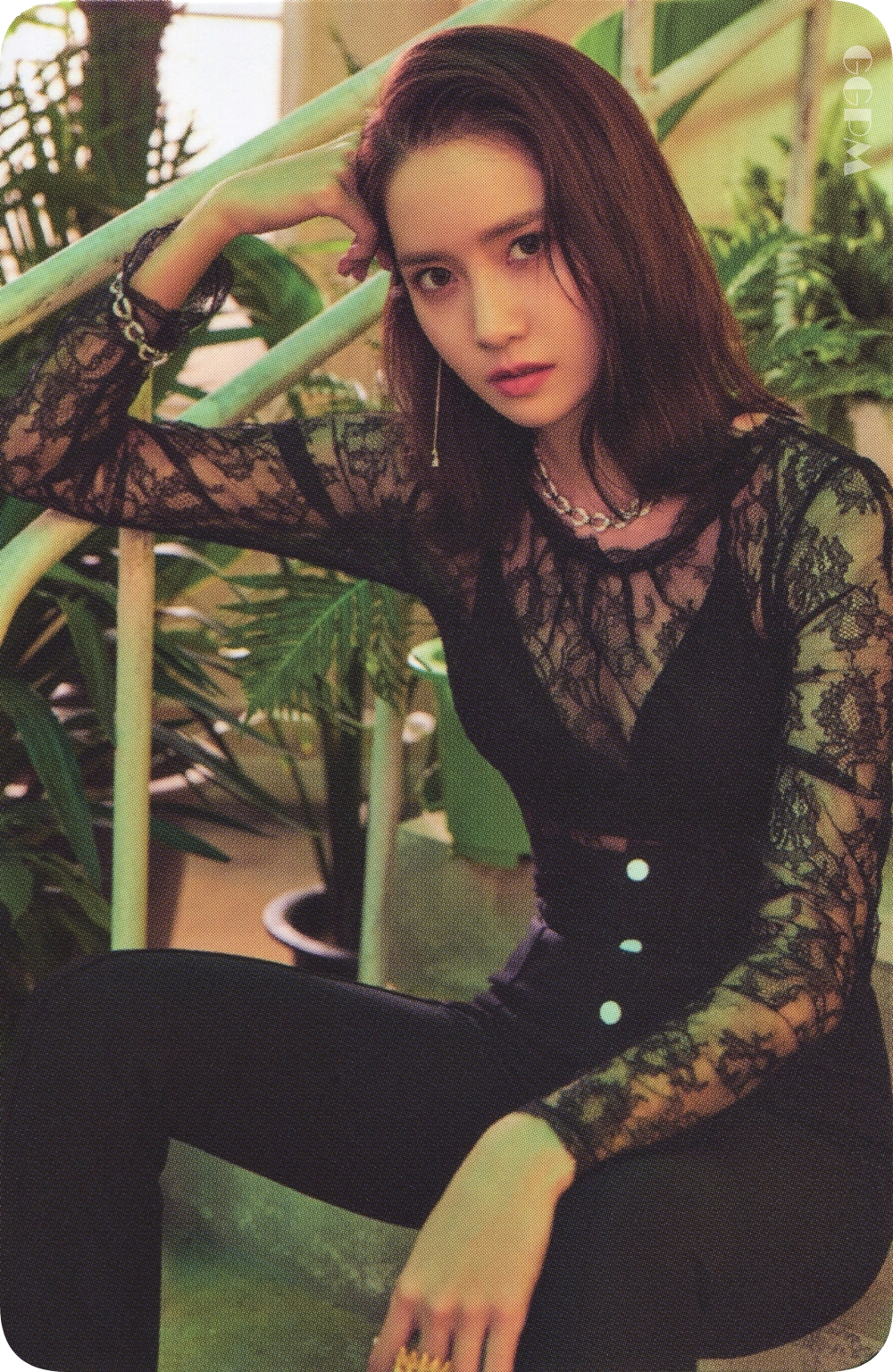 YOONA - Oh!GG Single [Lil’ Touch] Photocard.png