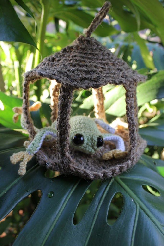 lorimakes Amigurumi green tree frog (in a bird cage)