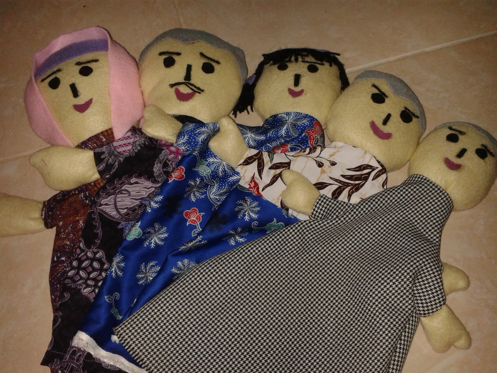 Boneka: Cara Membuat Boneka Tangan dari Kain Perca