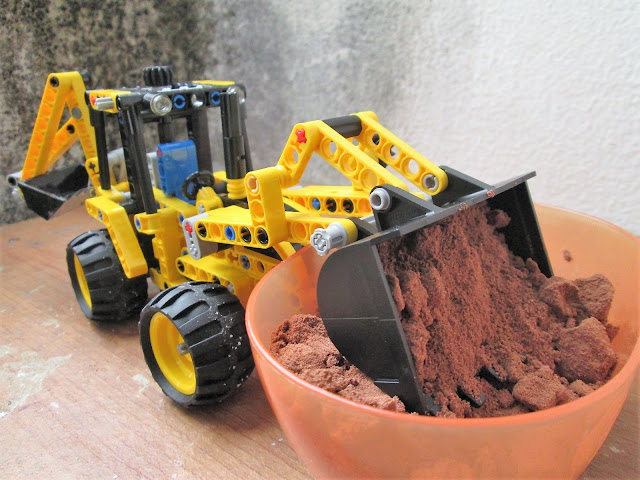 LEGOlinária - culinária com LEGO - LEGO ajuda a fazer um bolo