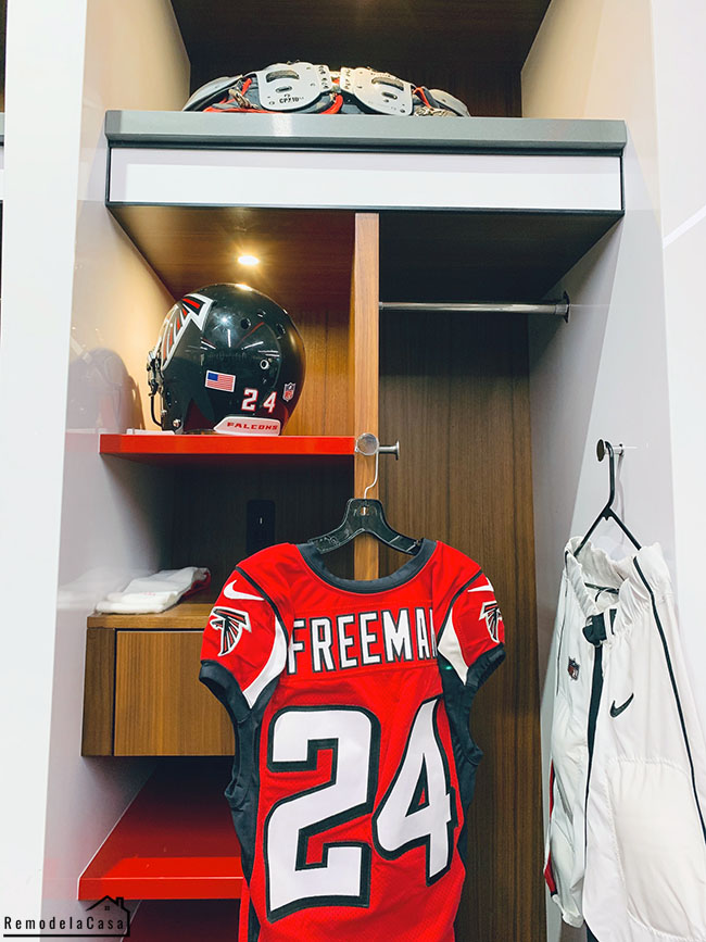Freeman locker - helmet, shoulder pads, chair