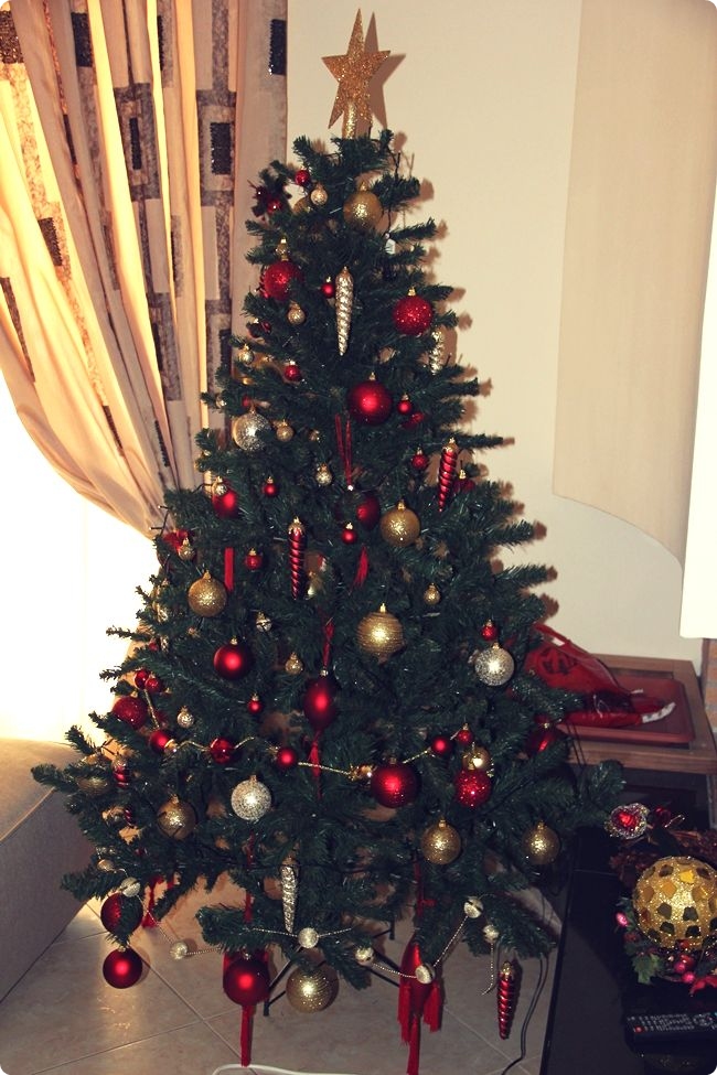 Red Christmas tree decoration 