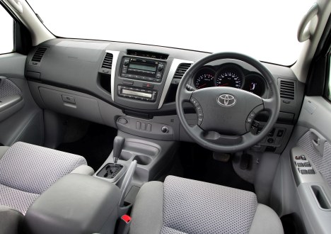 mobil toyota hilux indonesia
