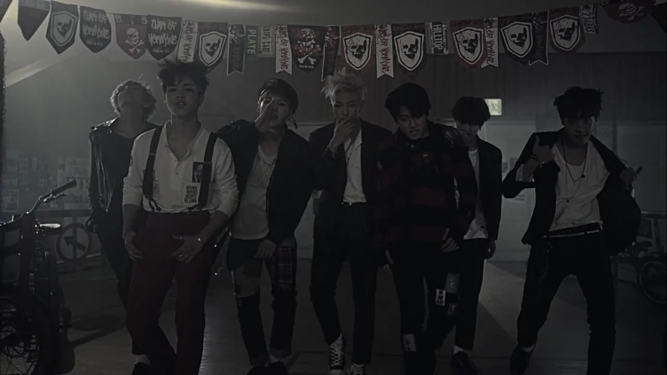 первый клип бтс. бтс с клипа n. включи клип bts. Bts n. чонгук blood sweat and tears.