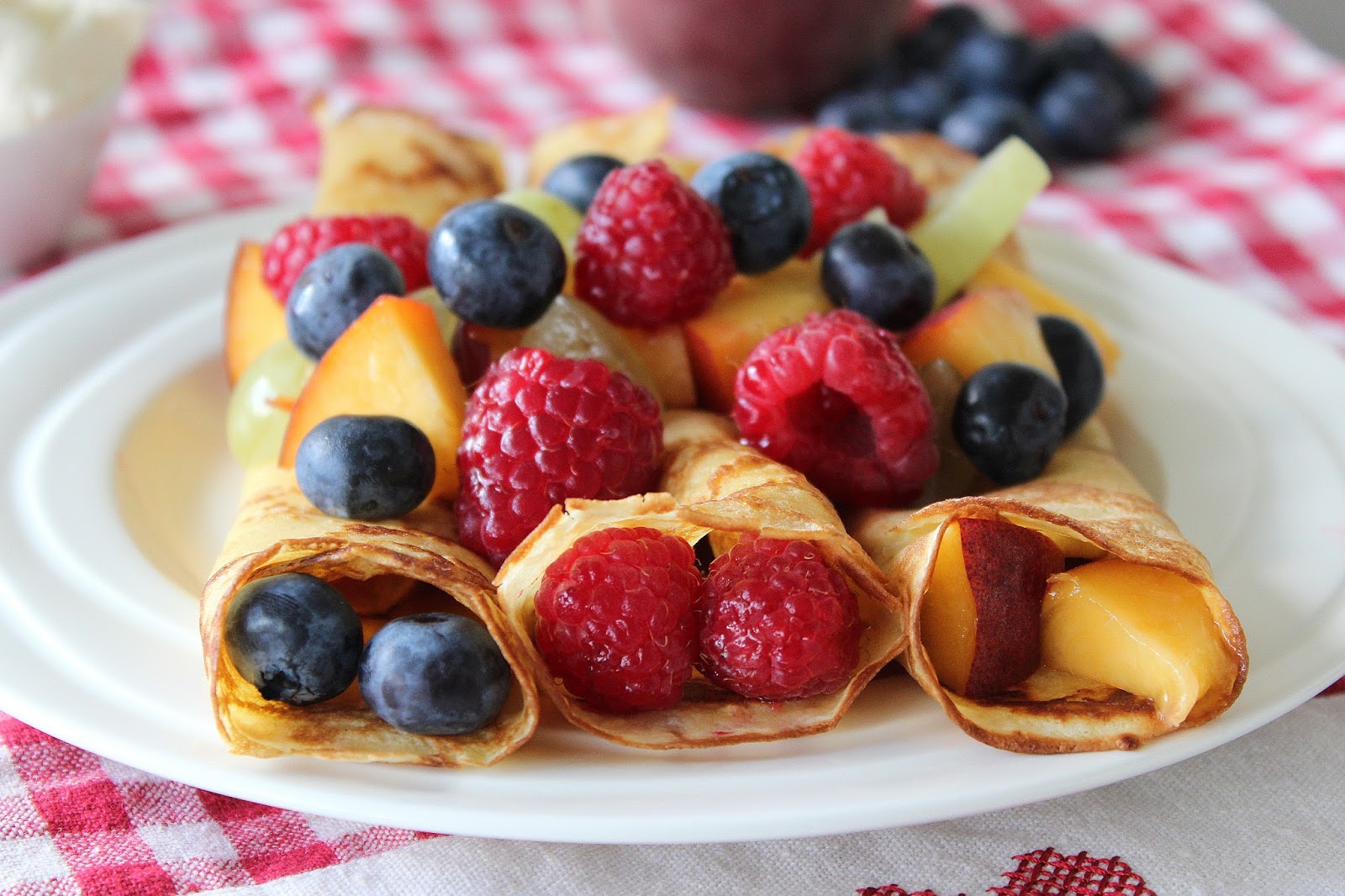 PicNic: Sweet Crepes with Summer Fruits